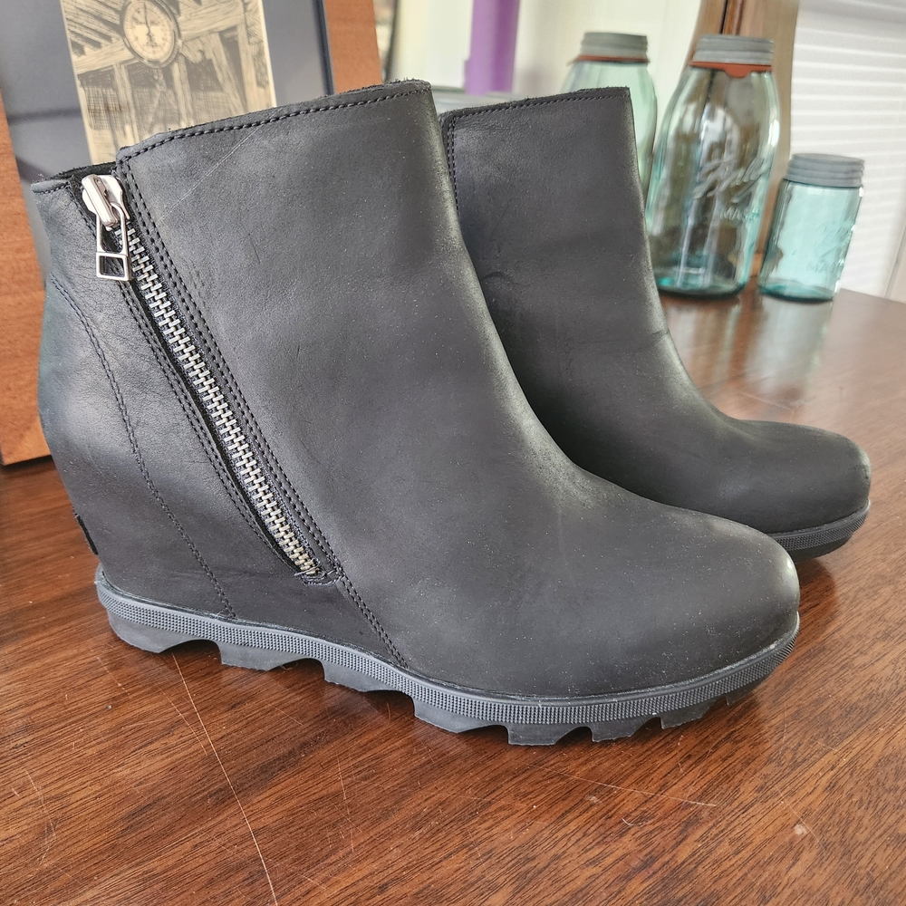 Sorel Black Artic Wedge Ankle Boots